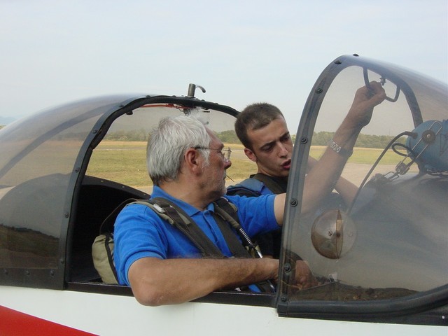 2004-09-12 IX Trofeo Reggiani - Dallan ed un aspirante acrobata sul CAP10