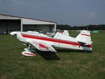 Giles G200