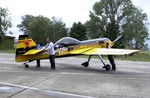 Il Sukhoi viene spinto in hangar